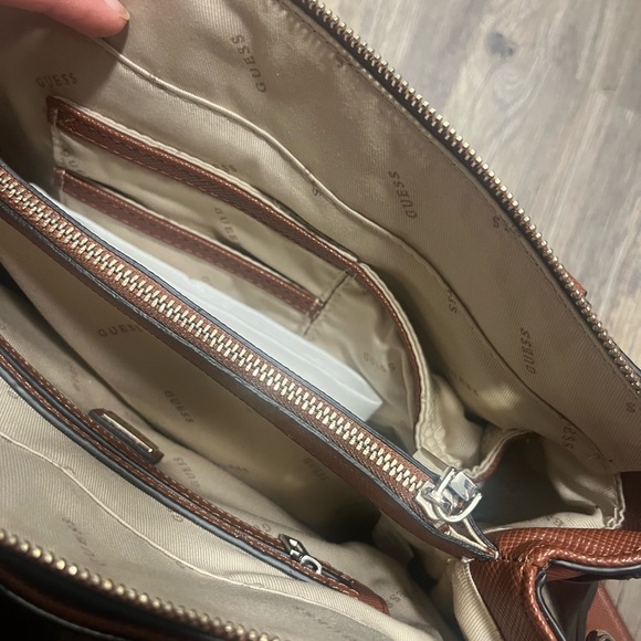 Guess purse brand new - Picture 3 of 4